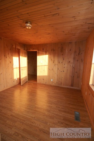 806 Reece Hill Road Mountain City, TN 37683 - Photo 7 of 33 Gallery Image 7