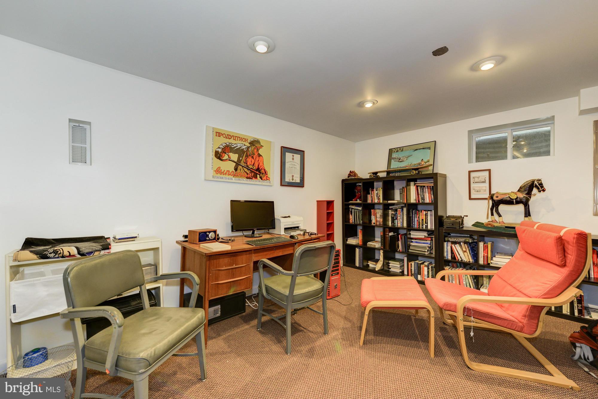 8518 Durham Court Springfield, VA 22151 - Photo 22 of 30 Lower office/Den
