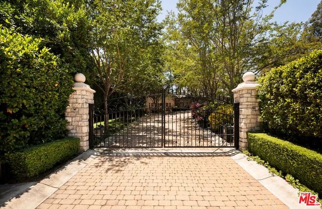 a view of pathway with garden