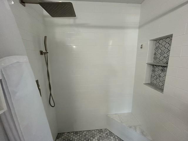 221 Atlanta Road Pasadena, MD 21122 - Photo 19 of 38 Sleek, modern shower!
