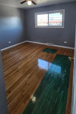 a view of empty room with window