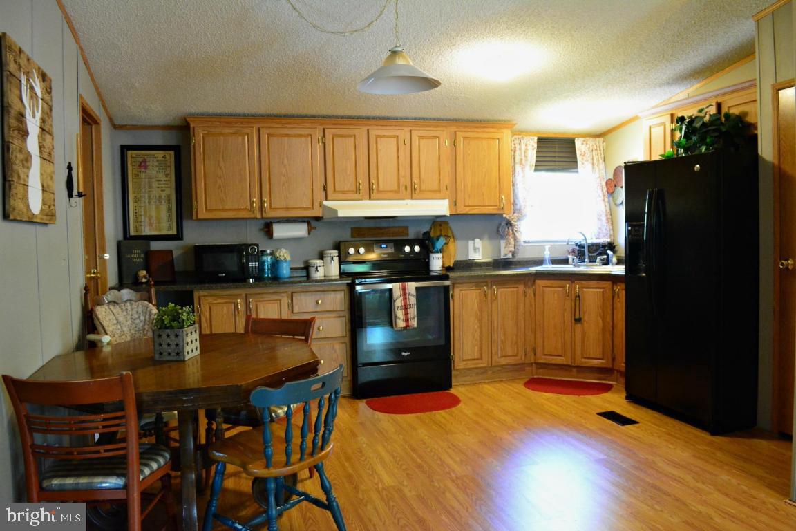 137 Weidler Lane Lititz, PA 17543 - Photo 6 of 15