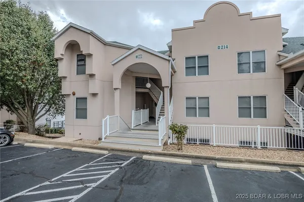 $329,900 | 214 Emerald Bay Drive, Unit 3A, Lake Ozark, MO 65049