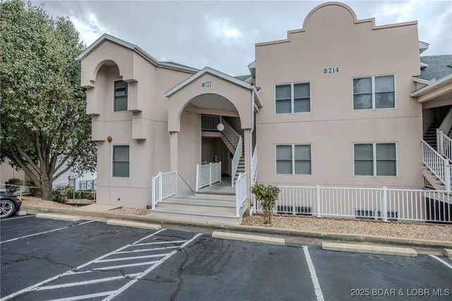 $359,900 | 214 Emerald Bay Drive, Unit 3A, Lake Ozark, MO 65049