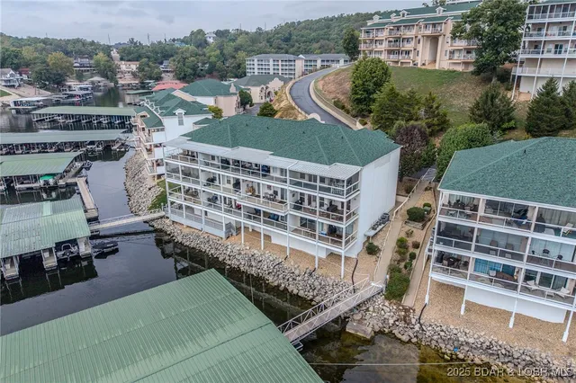 $359,900 | 214 Emerald Bay Drive, Unit 3A, Lake Ozark, MO 65049