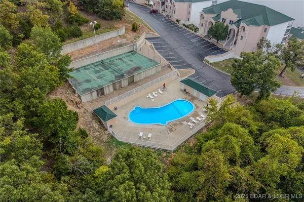 $329,900 | 214 Emerald Bay Drive, Unit 3A, Lake Ozark, MO 65049