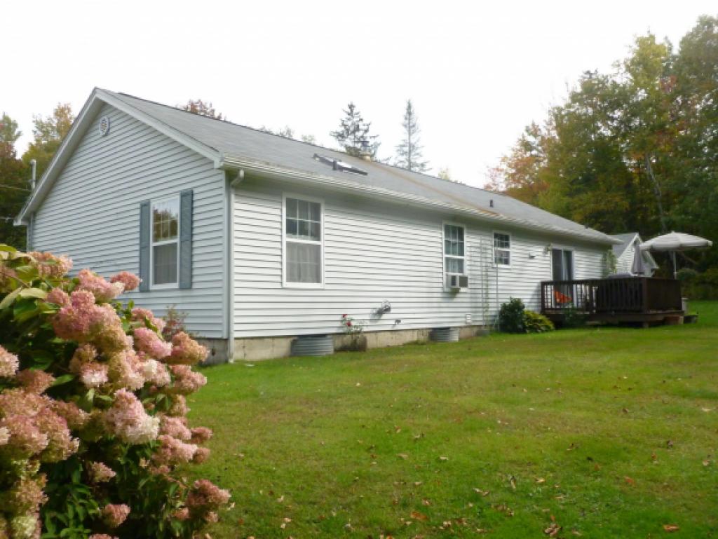 76 Cottage Street Bethlehem, NH 03574 - Photo 4 of 36 Gallery Image 4