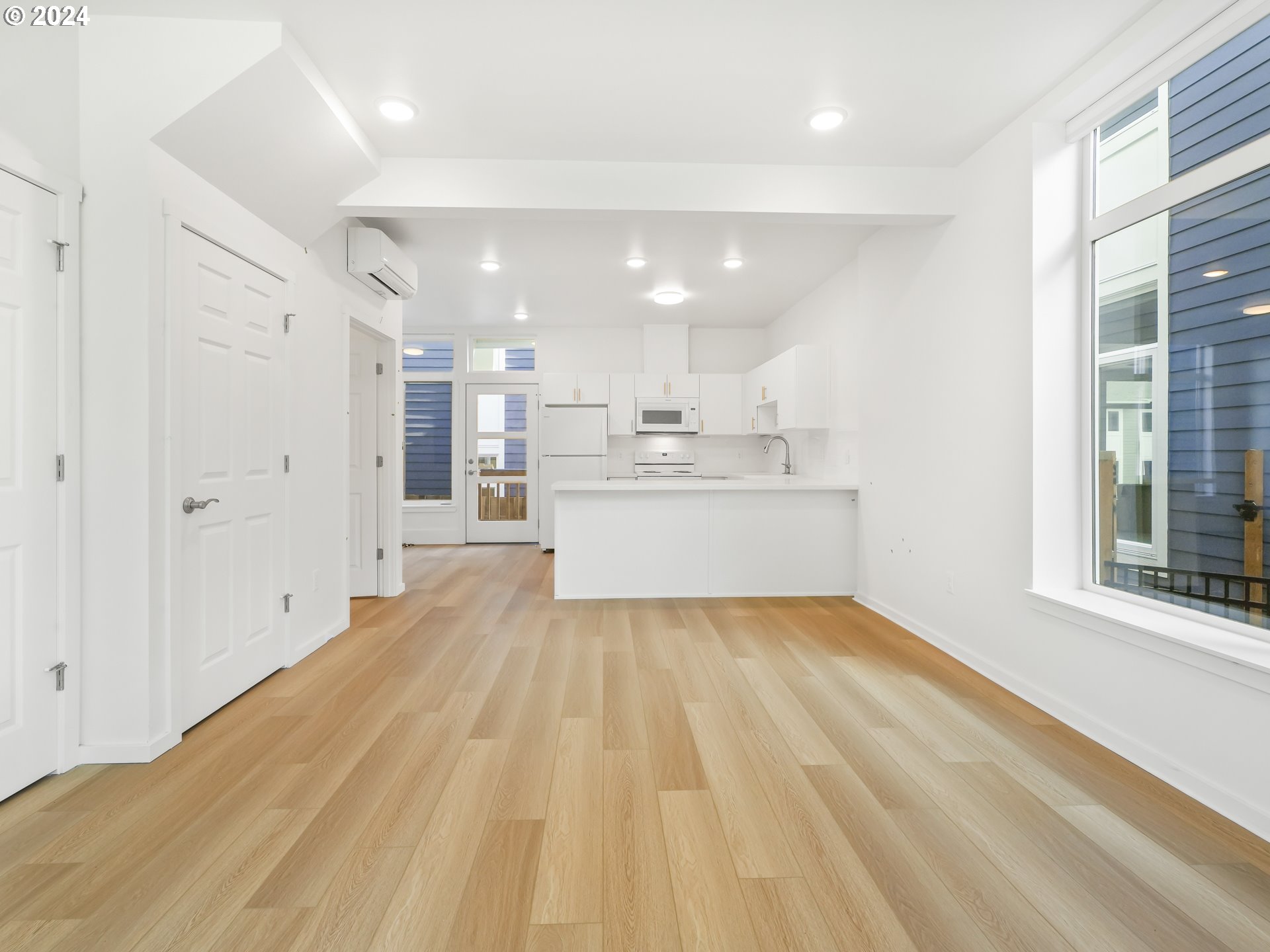 13409 Southeast Foster Road, Unit 8 Portland, OR 97236 - Photo 6 of 22 Gallery Image 6