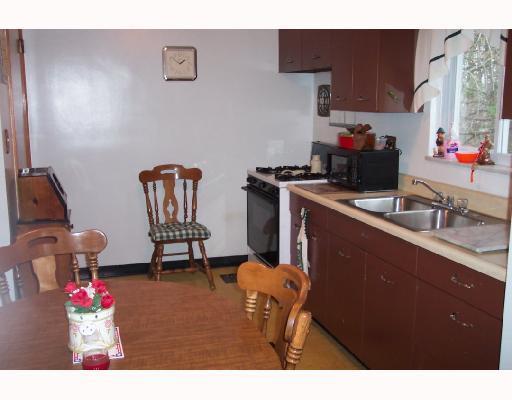 15 Walton Road Baldwin, PA 15236 - Photo 5 of 8 Kitchen.