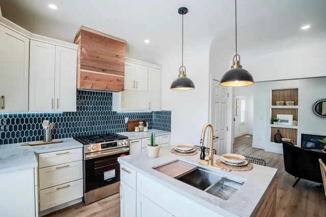 $650,000 | 3708 Lyon Avenue, Oakland, CA 94601