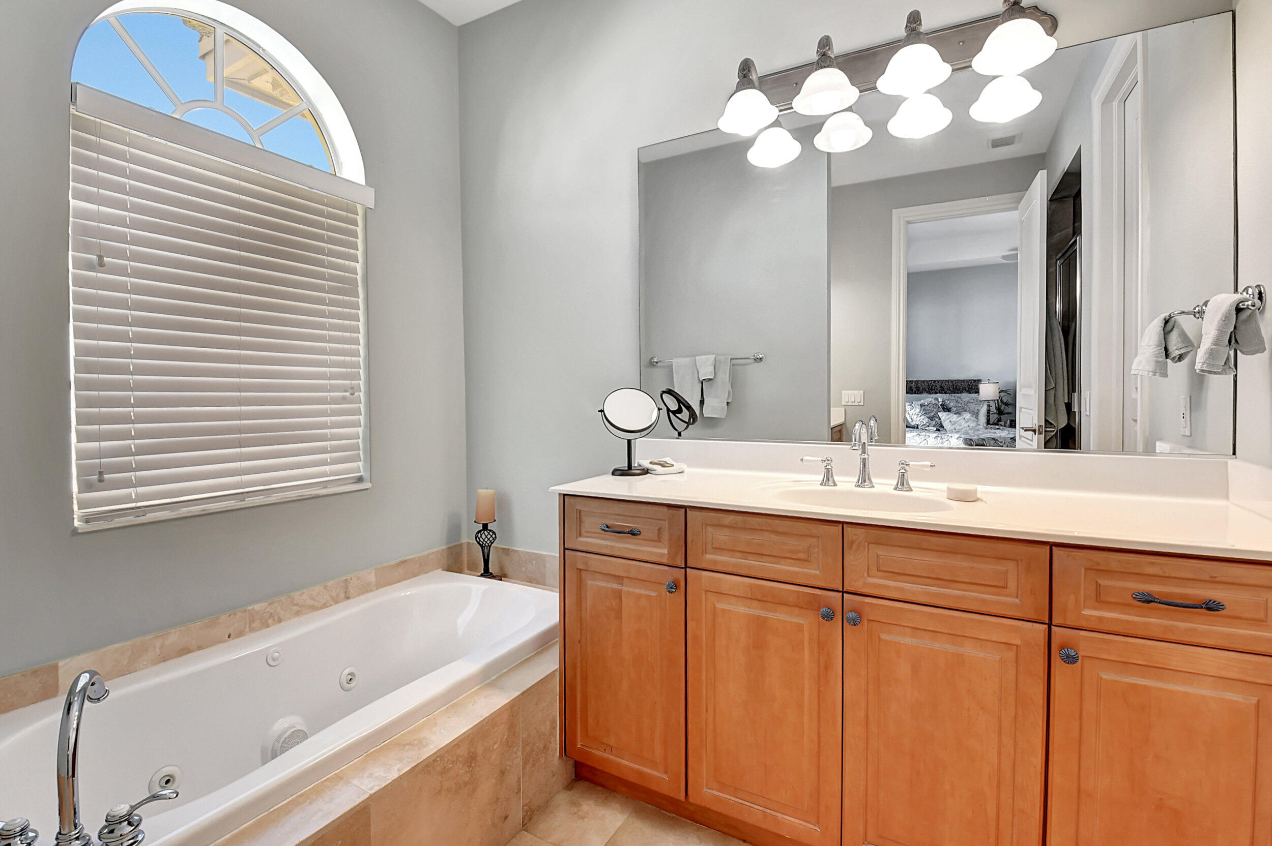612 Renaissance Way Delray Beach, FL 33483 - Photo 16 of 38 612 Master Whirlpool Tub