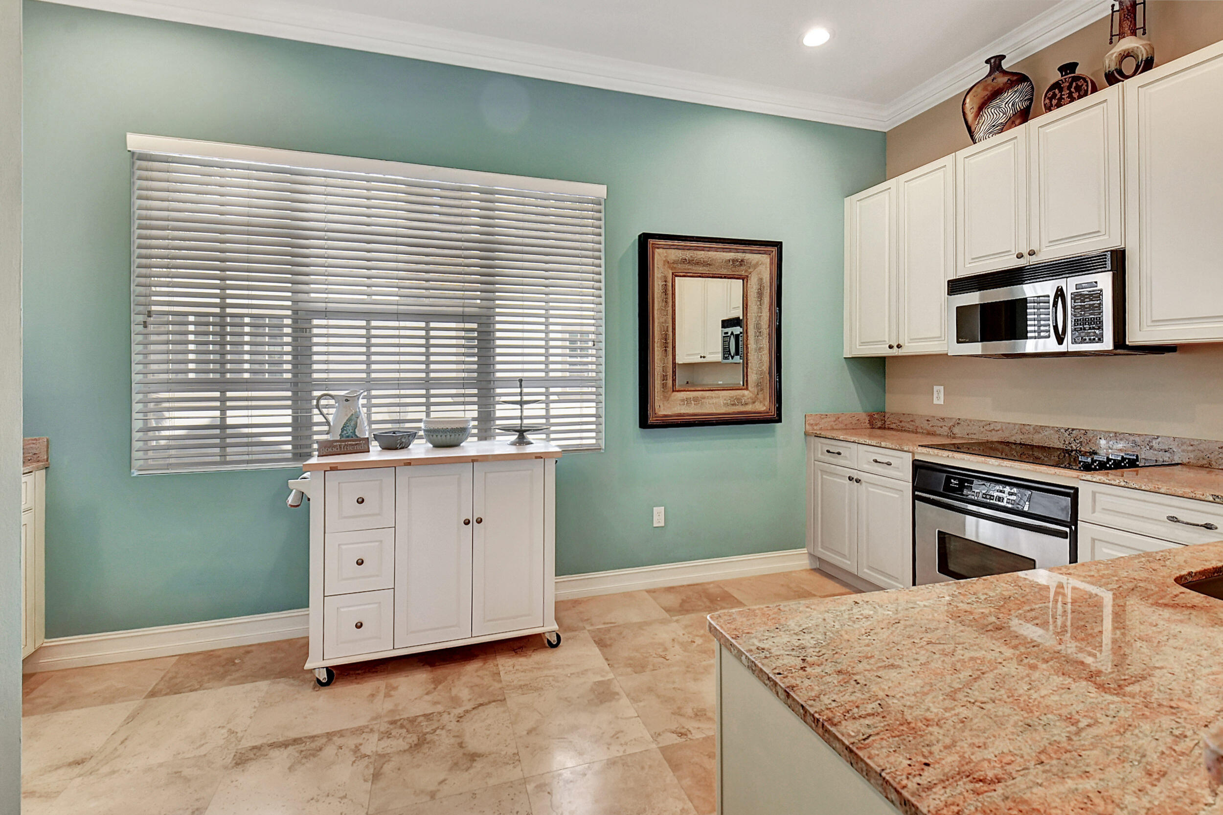 612 Renaissance Way Delray Beach, FL 33483 - Photo 9 of 38 612 Kitchen Sitting Area