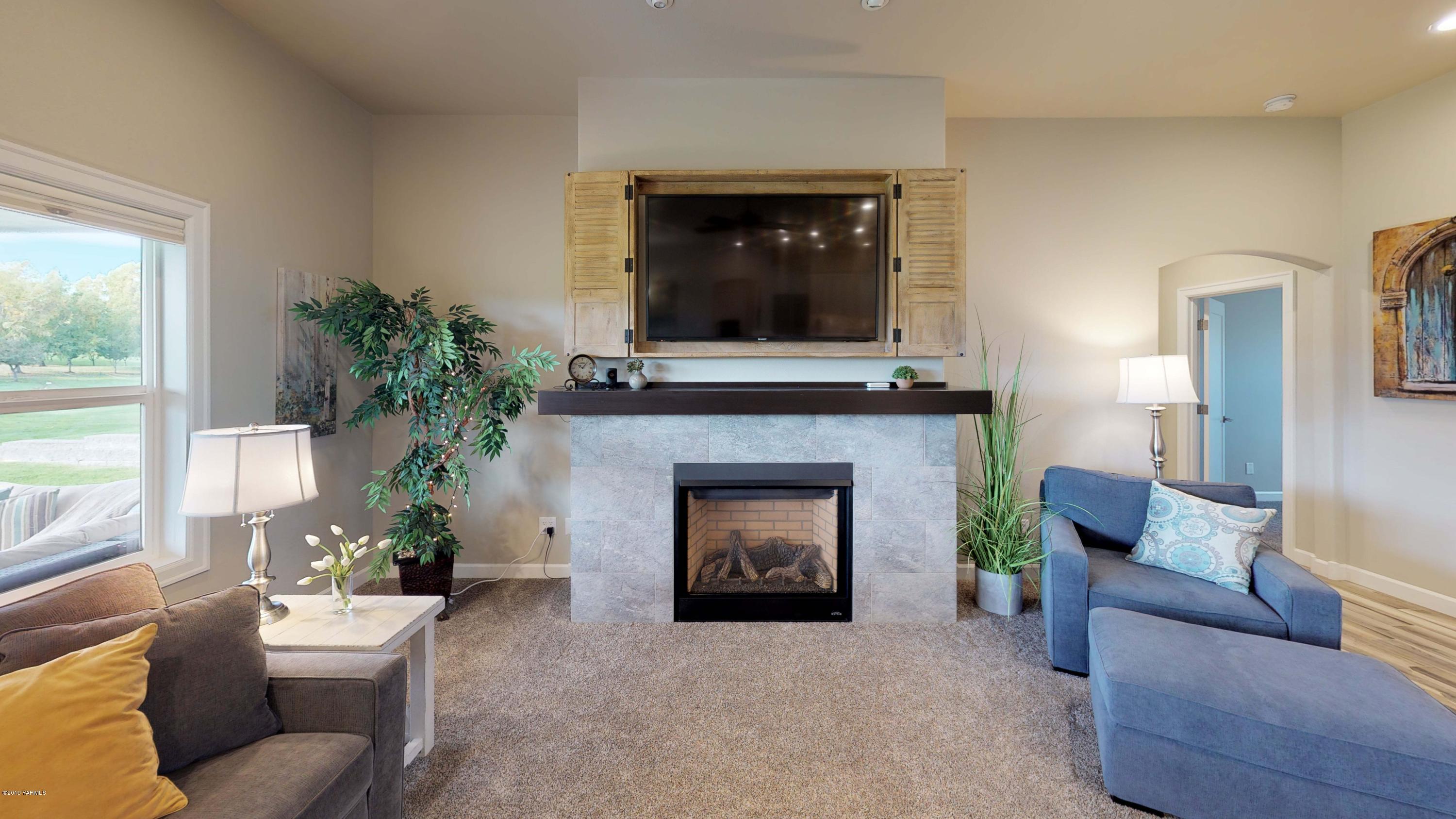 9104 Coolidge Road Yakima, WA 98903 - Photo 4 of 21 a living room with furniture and a fireplace