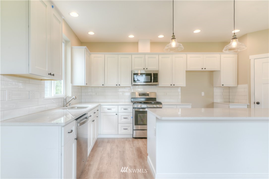 3294 Prill Road Centralia, WA 98531 - Photo 8 of 23 a kitchen with stainless steel appliances granite countertop a sink a stove and a refrigerator