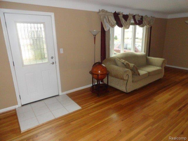 Front Entry [640x480].JPG