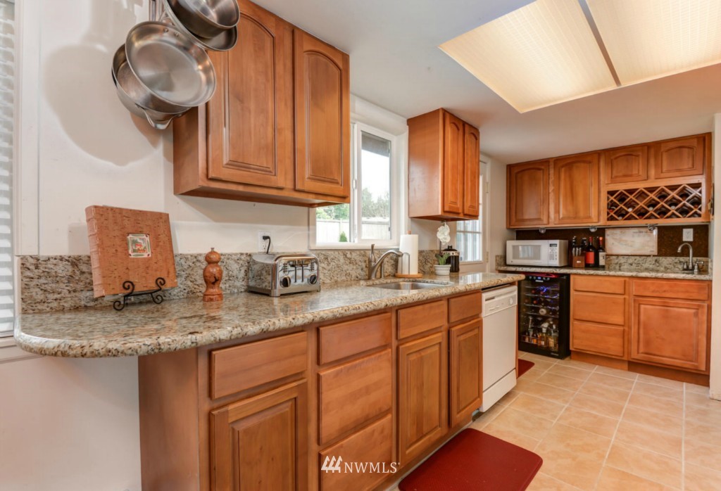 19515 29th Avenue Southeast Bothell, WA 98012 - Photo 11 of 25