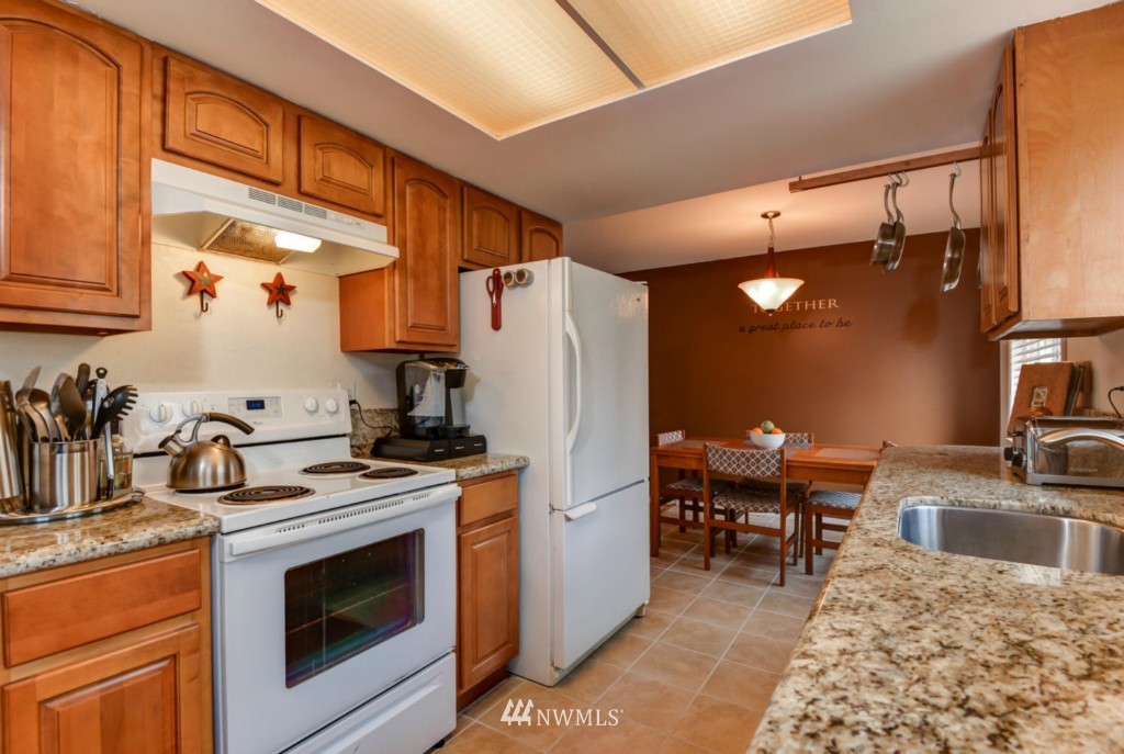 19515 29th Avenue Southeast Bothell, WA 98012 - Photo 13 of 25