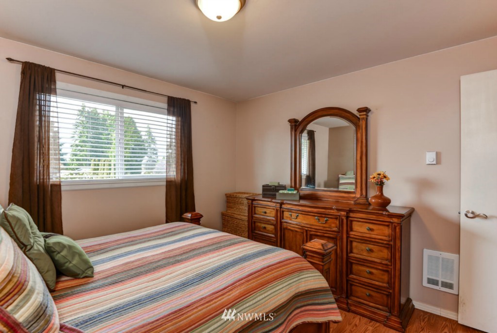 19515 29th Avenue Southeast Bothell, WA 98012 - Photo 18 of 25