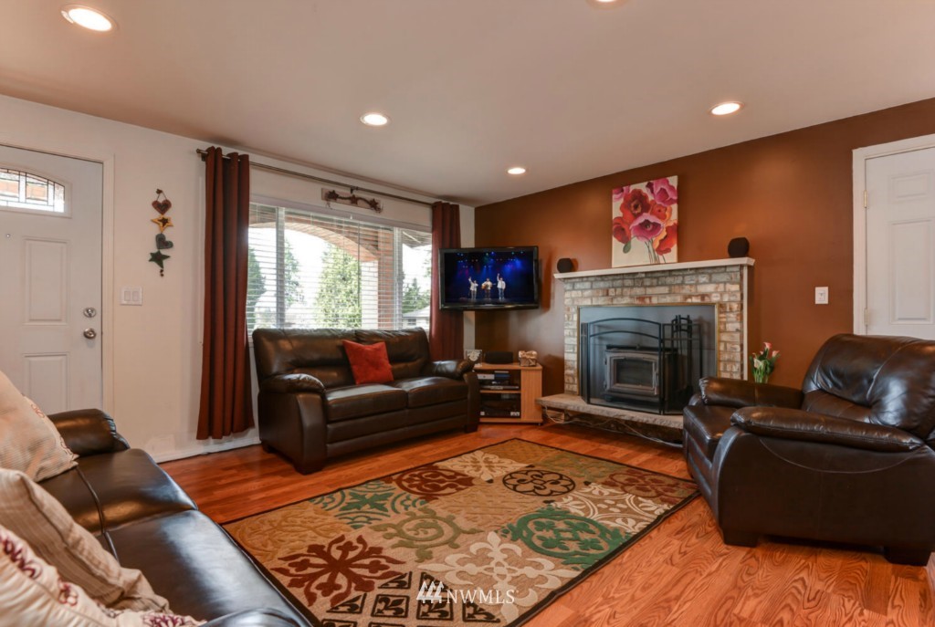 19515 29th Avenue Southeast Bothell, WA 98012 - Photo 5 of 25