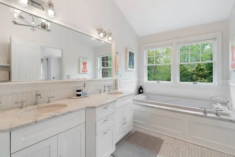 $2,695,000 | 47 Cooper Lane, Southampton, NY 11968