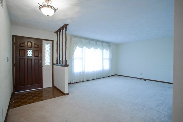 2810 North Rustic Ridge Drive Peoria, IL 61604 - Photo 3 of 9 Gallery Image 3