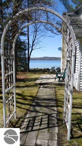 41 North Stony Point Road Suttons Bay, MI 49682 - Photo 20 of 23 1725730-19.JPG