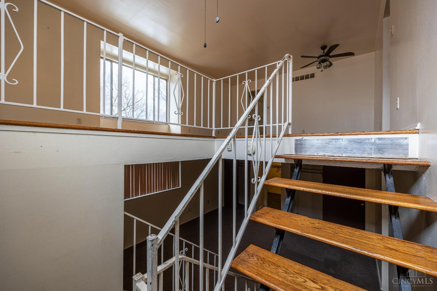 6020 Ridgeacres Drive, Unit A Cincinnati, OH 45237 - Photo 4 of 23
