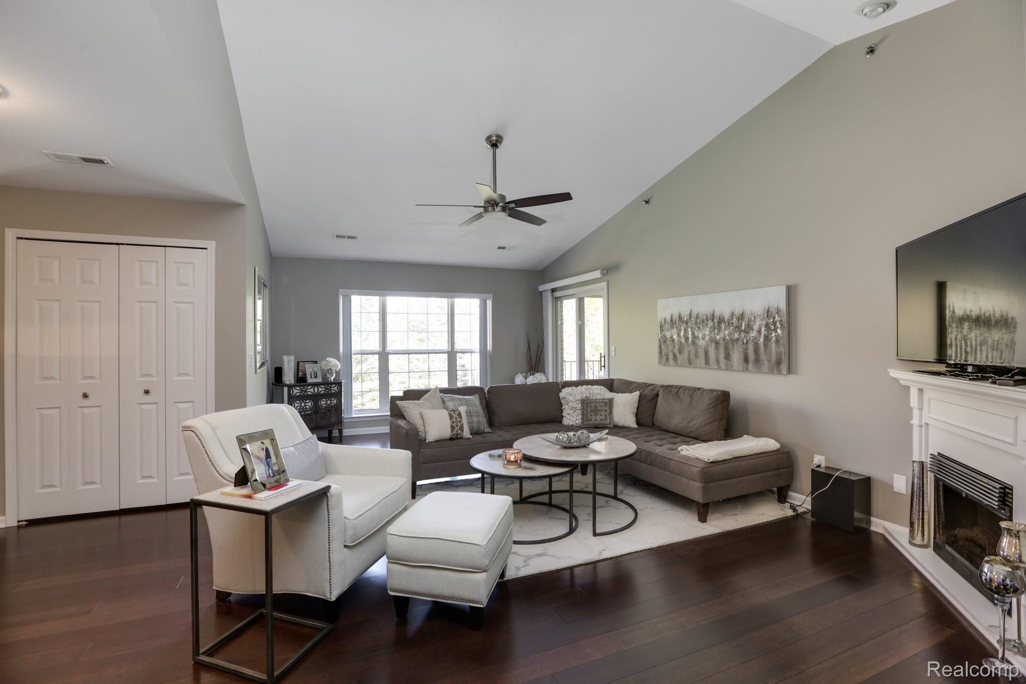 1656 Deepwood Circle Rochester, MI 48307 - Photo 4 of 25 1656+Deepwood+Cir+Rochester-3-web.jpg