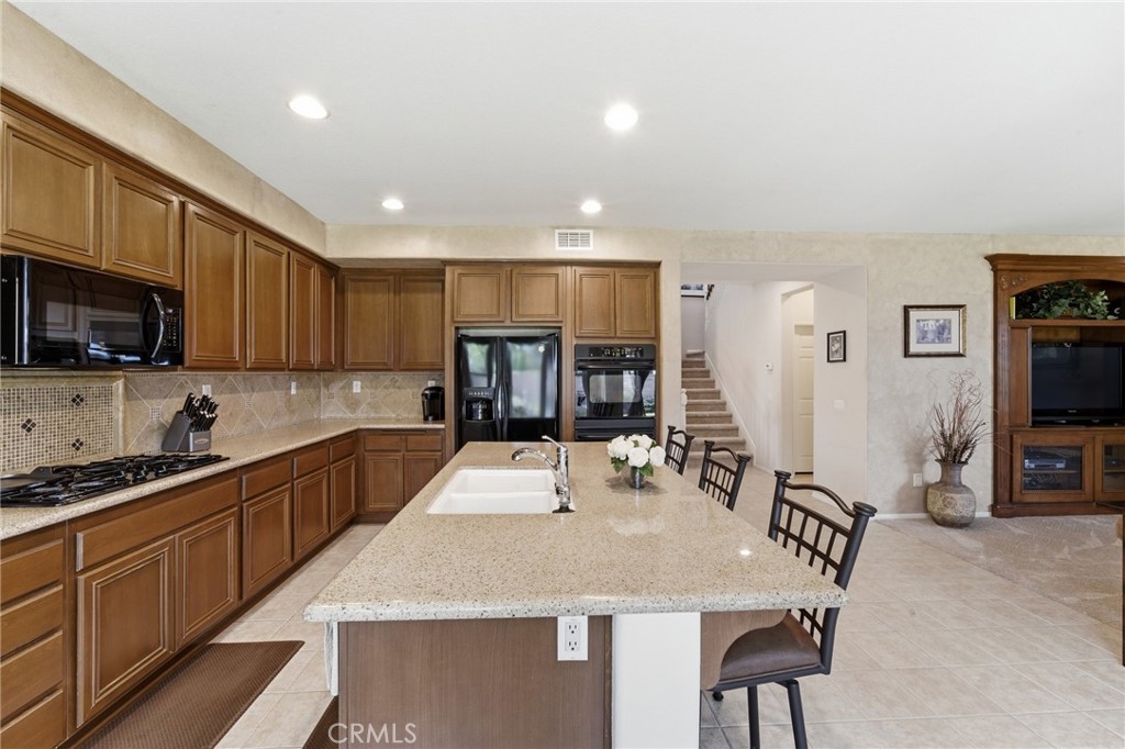 11515 Venezia Way Porter Ranch, CA 91326 - Photo 9 of 41 Kitchen