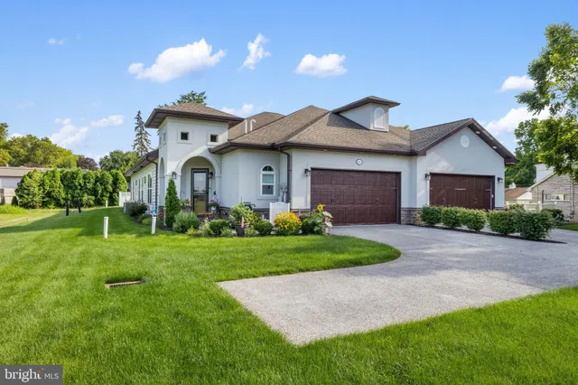 $399,900 | 2224 Eastern Boulevard, Unit B, York, PA 17402