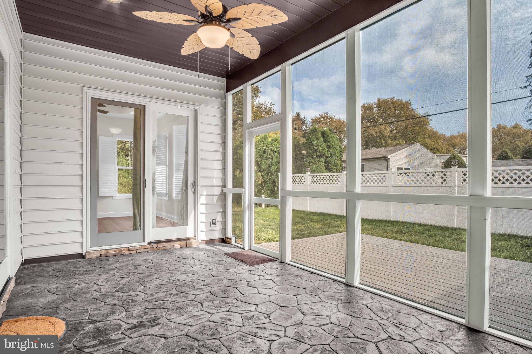 2224 Eastern Boulevard, Unit B York, PA 17402 - Photo 29 of 60 a view of an empty room and window