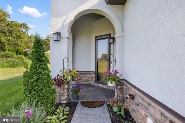 $399,900 | 2224 Eastern Boulevard, Unit B, York, PA 17402