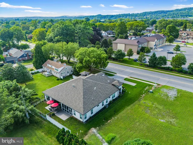 $399,900 | 2224 Eastern Boulevard, Unit B, York, PA 17402