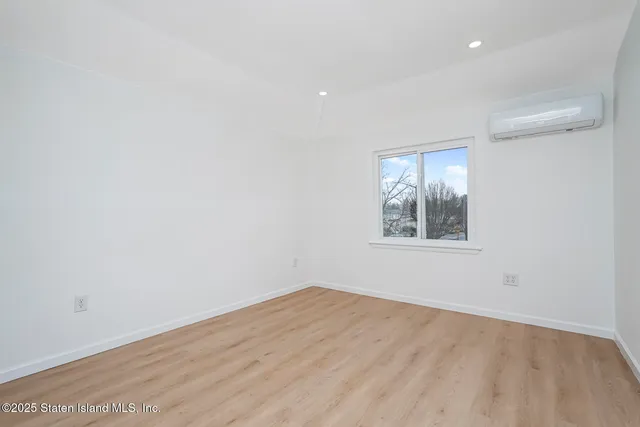 $599,999 | 233 Mosel Avenue | Concord