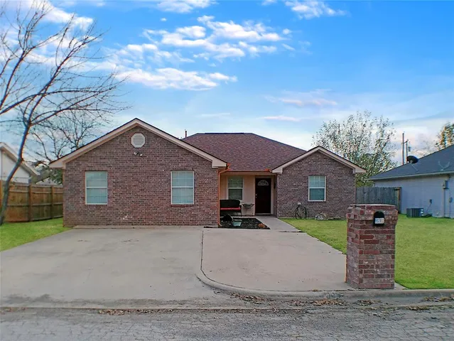 $304,999 | 1806 Southeast 15th Street, Mineral Wells, TX 76067
