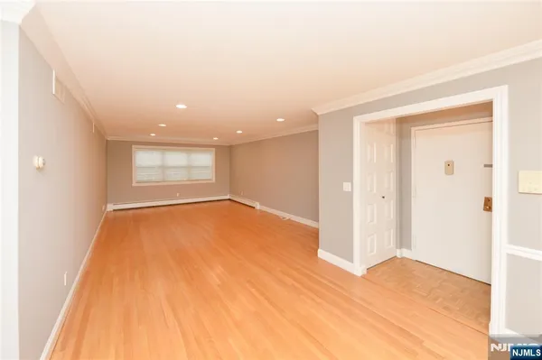 $3,300 | 21-31 Ridge Road, Unit D15, Ridgewood, NJ 07450