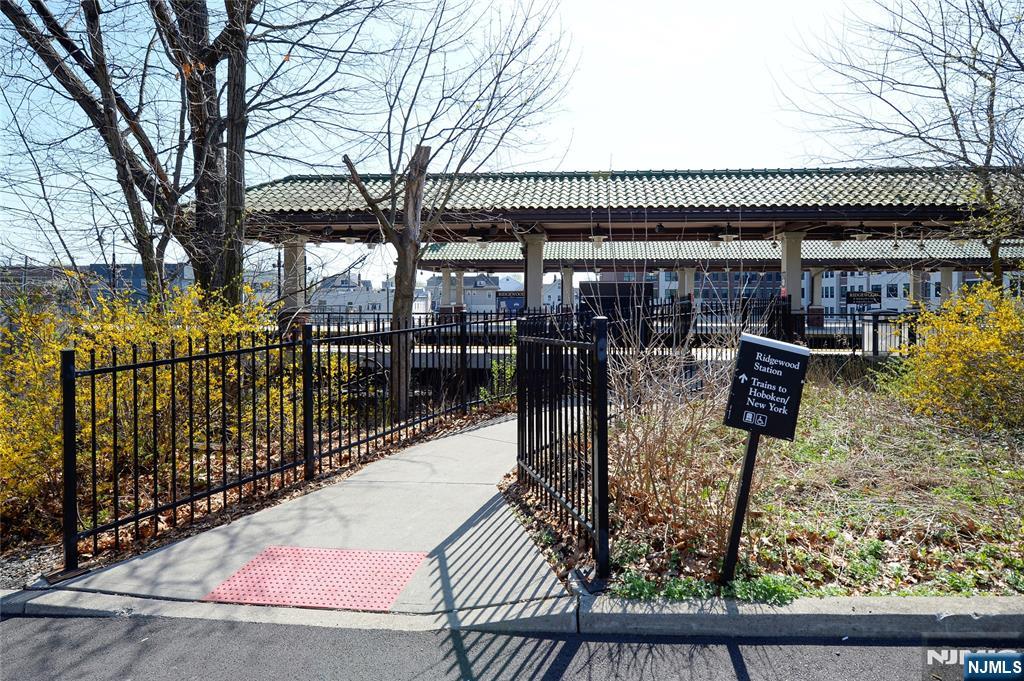 21-31 Ridge Road, Unit D15 Ridgewood, NJ 07450 - Photo 13 of 16 not sure