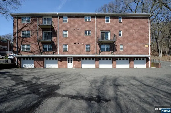 $3,300 | 21-31 Ridge Road, Unit D15, Ridgewood, NJ 07450