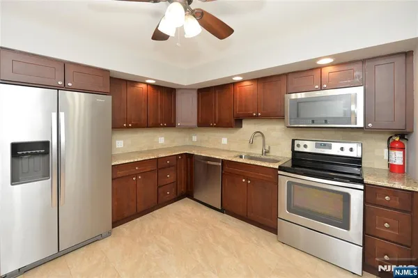 $3,300 | 21-31 Ridge Road, Unit D15, Ridgewood, NJ 07450
