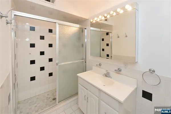 $3,300 | 21-31 Ridge Road, Unit D15, Ridgewood, NJ 07450