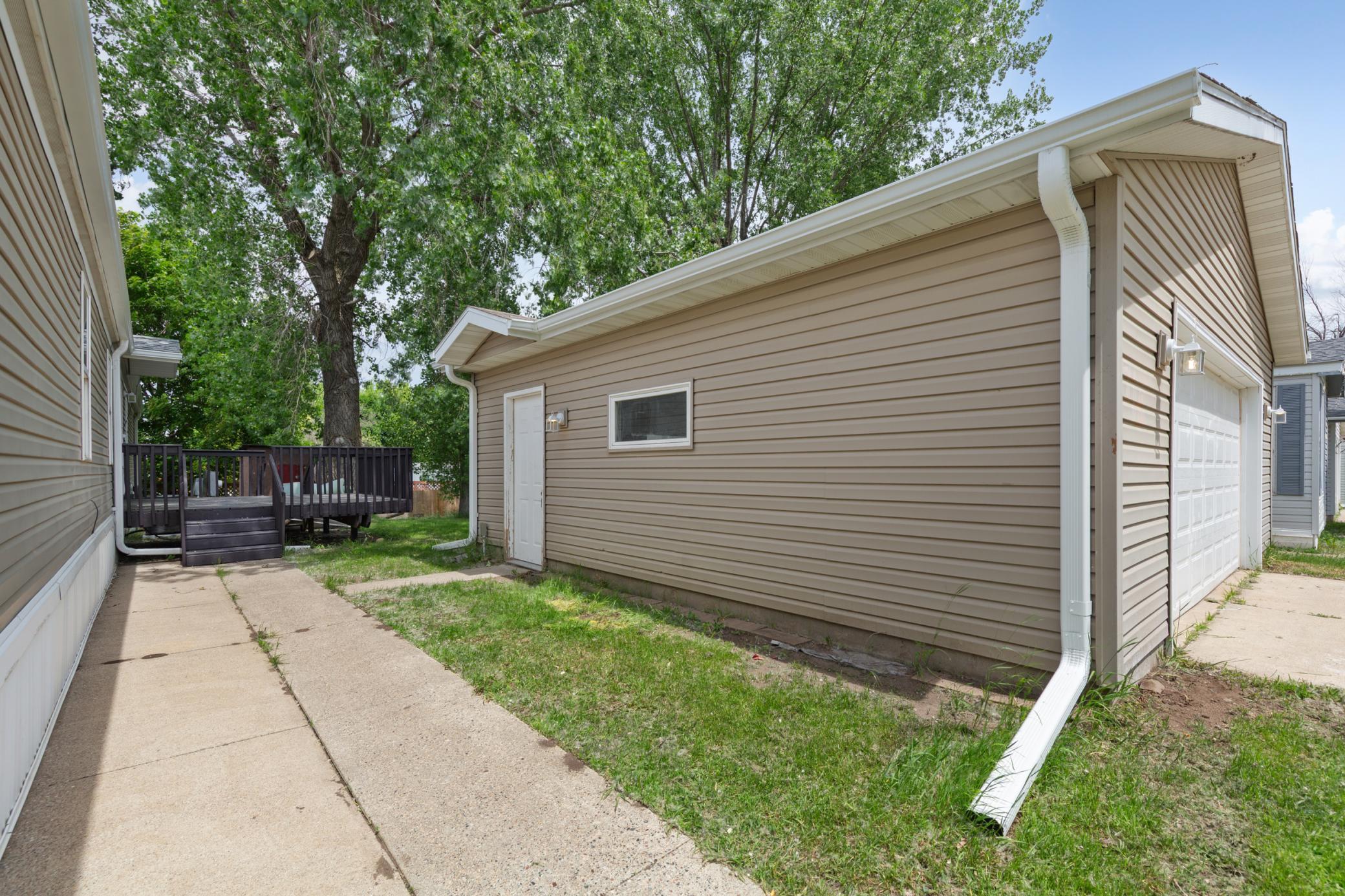 718 Rose Drive Faribault, MN 55021 - Photo 4 of 33