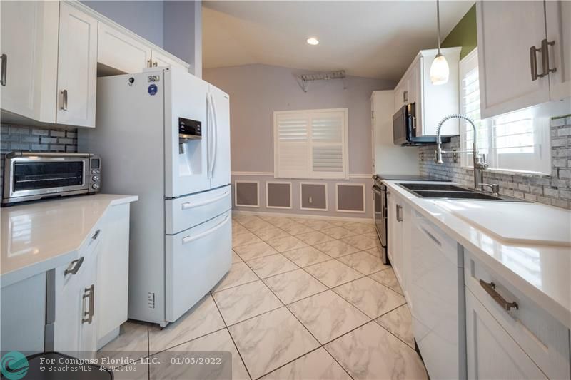 12750 Hampton Lakes Circle Boynton Beach, FL 33436 - Photo 3 of 31