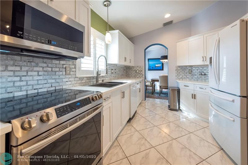 12750 Hampton Lakes Circle Boynton Beach, FL 33436 - Photo 4 of 31