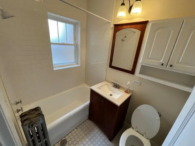 $155,000 | 7212 Jackson Boulevard, Unit 2E, Forest Park, IL 60130