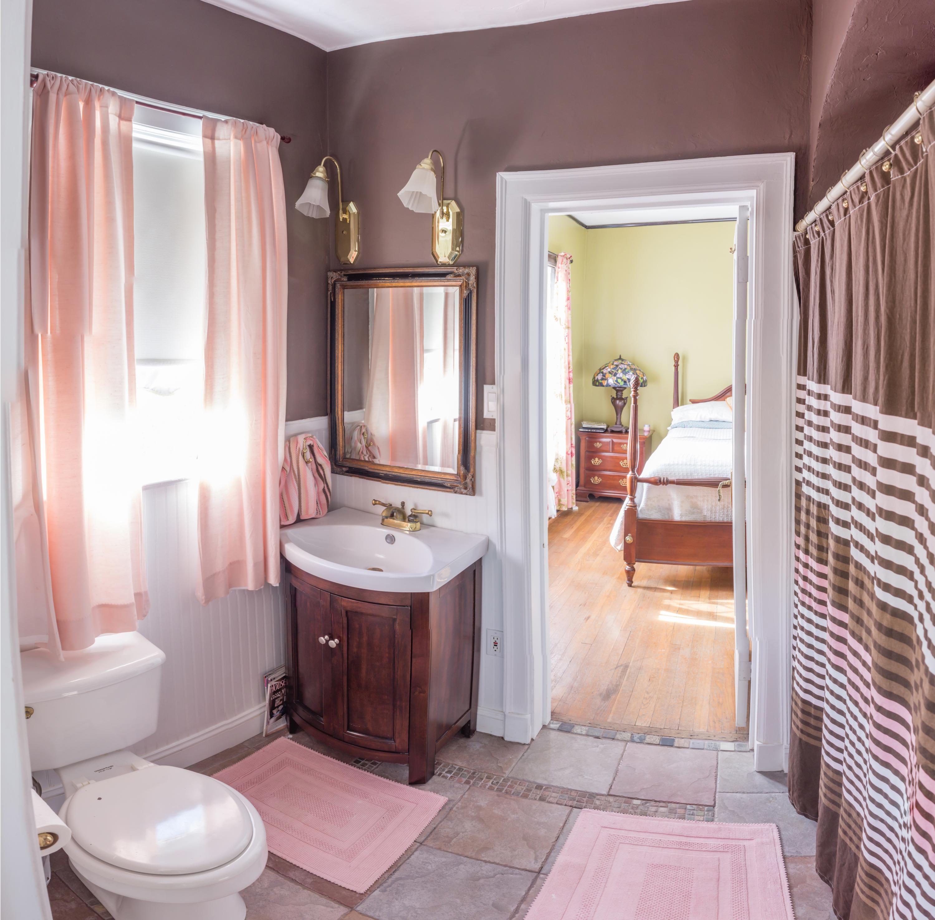 809 State Line Road Chattanooga, TN 37412 - Photo 10 of 12 Guest Bathroom