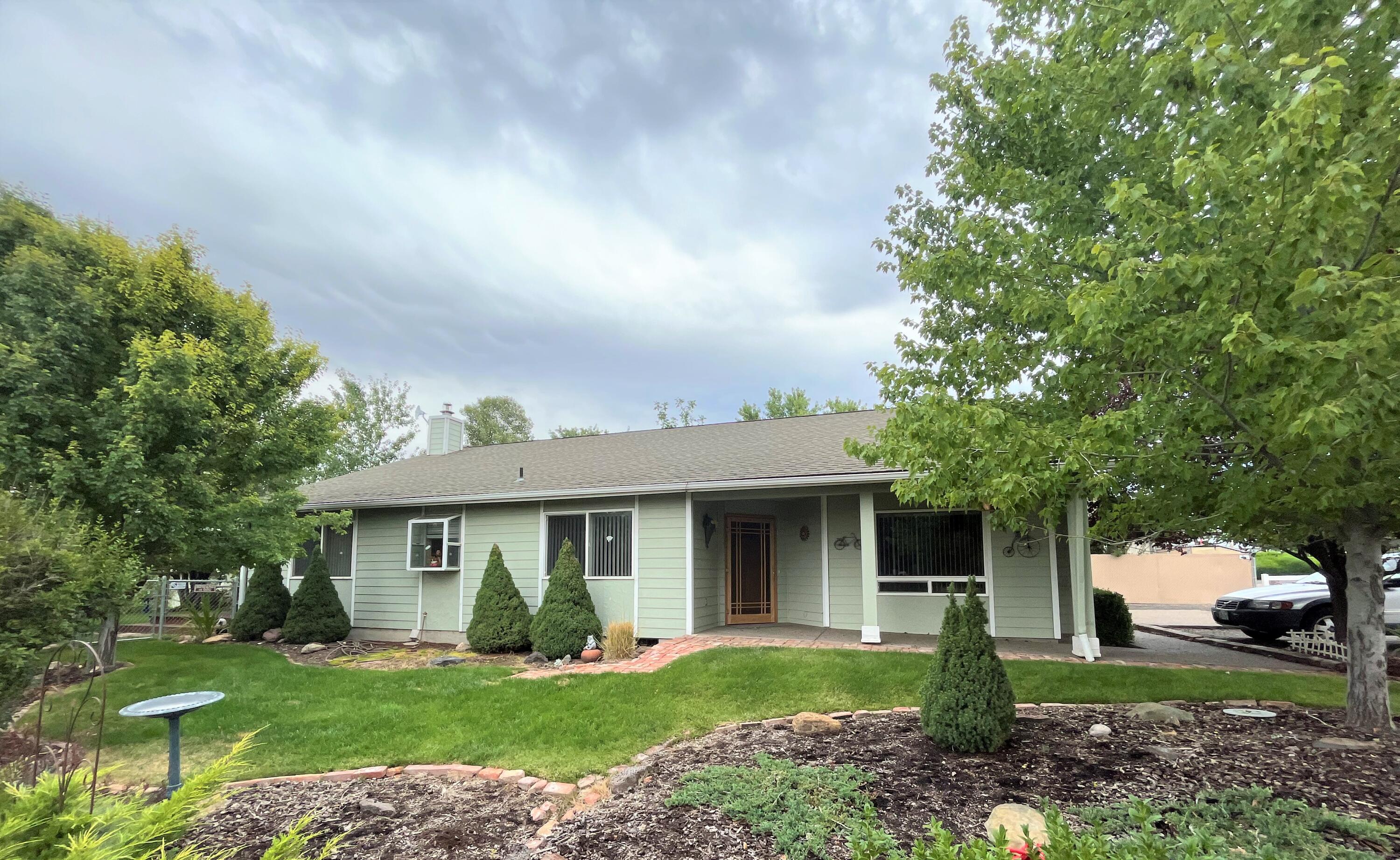 2825 Northeast Yellowpine Road Prineville, OR 97754 - Photo 3 of 25 Front of home