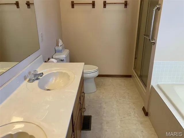 $279,900 | 523 Thouvenot Lane, New Baden, IL 62265