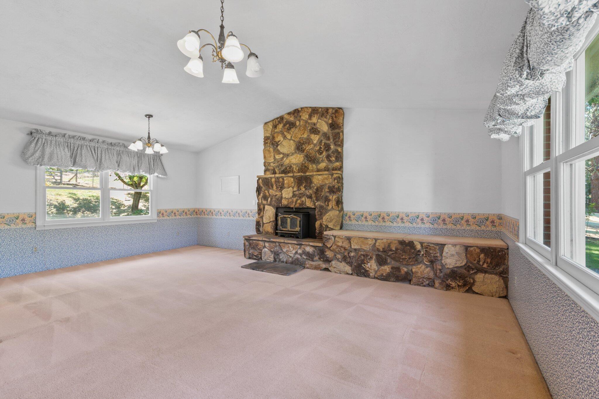 946 Wards Creek Road Rogue River, OR 97537 - Photo 16 of 56 33-web-or-mls-IMGM9327