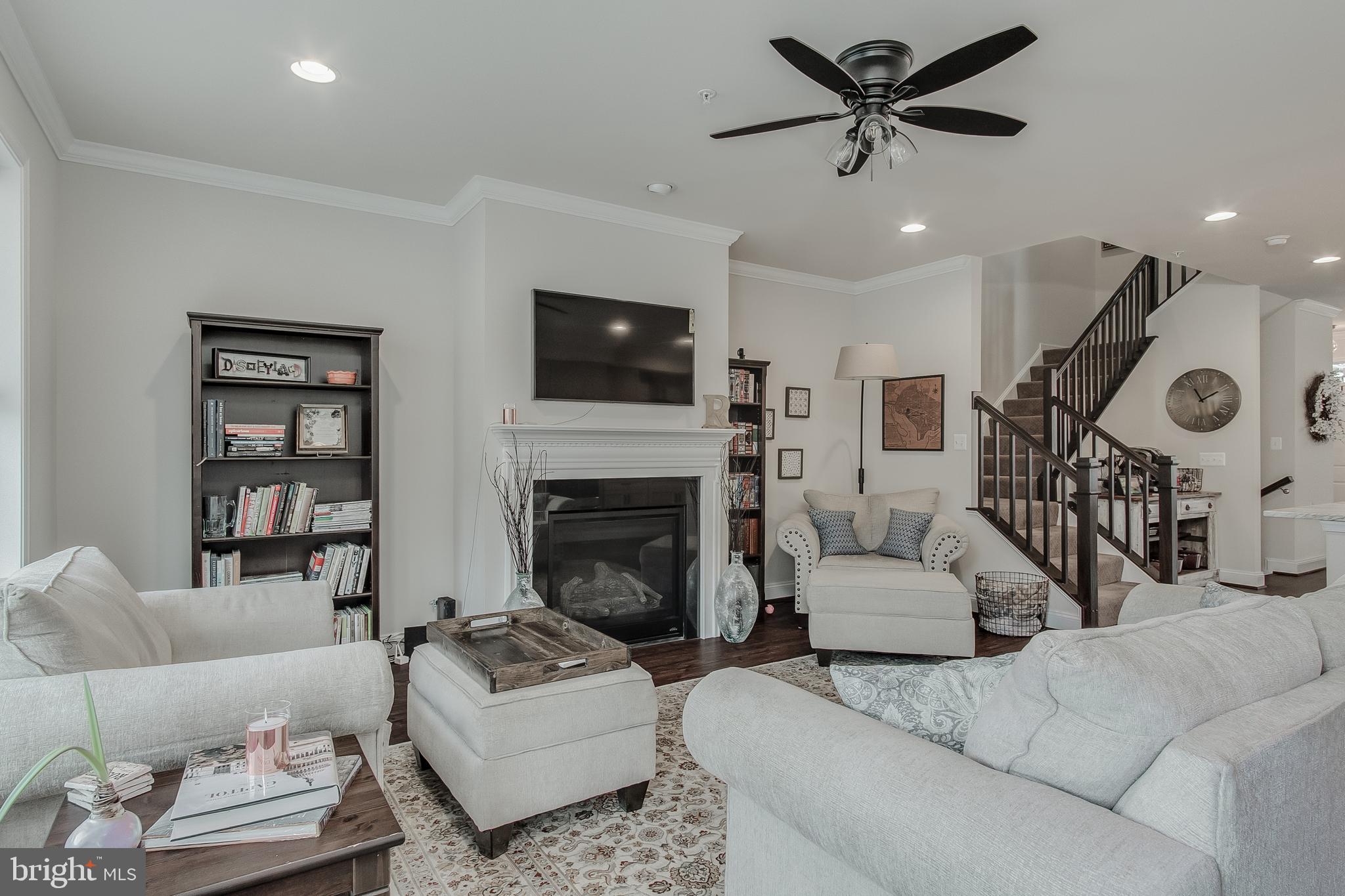 511 Prieur Road Frederick, MD 21701 - Photo 16 of 43 Living room Pic 2