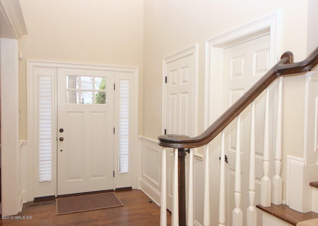 45 Riverside Lane Riverside, CT 06878 - Photo 8 of 23 Entry